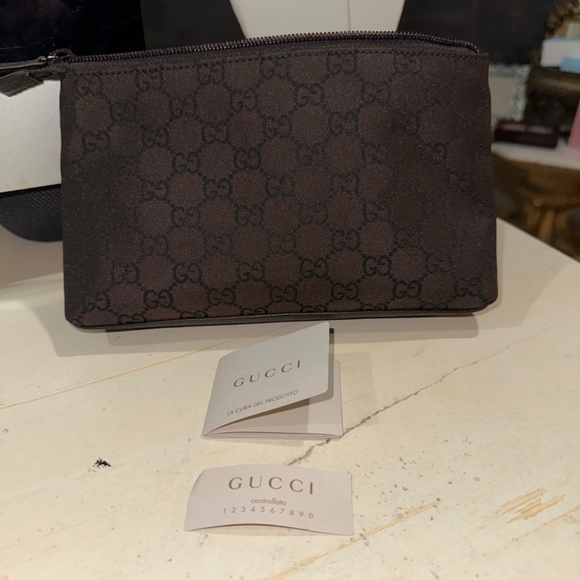 gucci new without tags canvas monogram cosmetic case - Picture 4 of 16